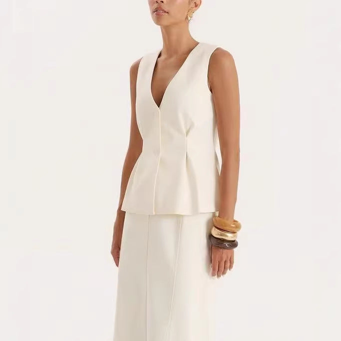 Damer elegant bluse med V-udskæring og plisserede detaljer Skovae