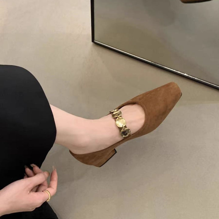 Dame Chunky Hælhæle Block Pumps med dekorativ kædeddetalje Stilla