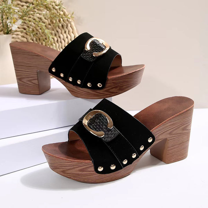 Dame plateau sandaler med modigt remdesign og elegant spænde Stilla