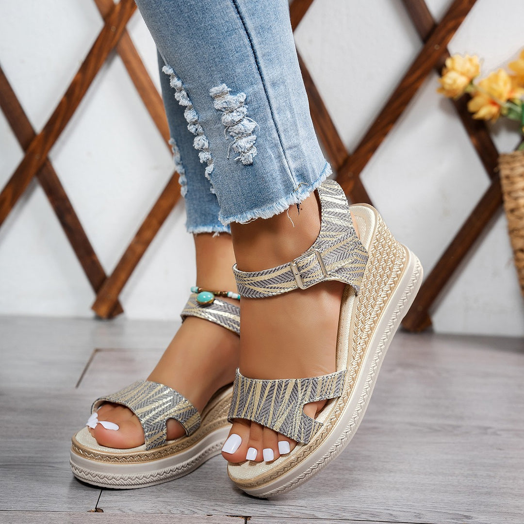 Dame wedge-sandaler med elegant remdesign og åndbart overmateriale Stilla