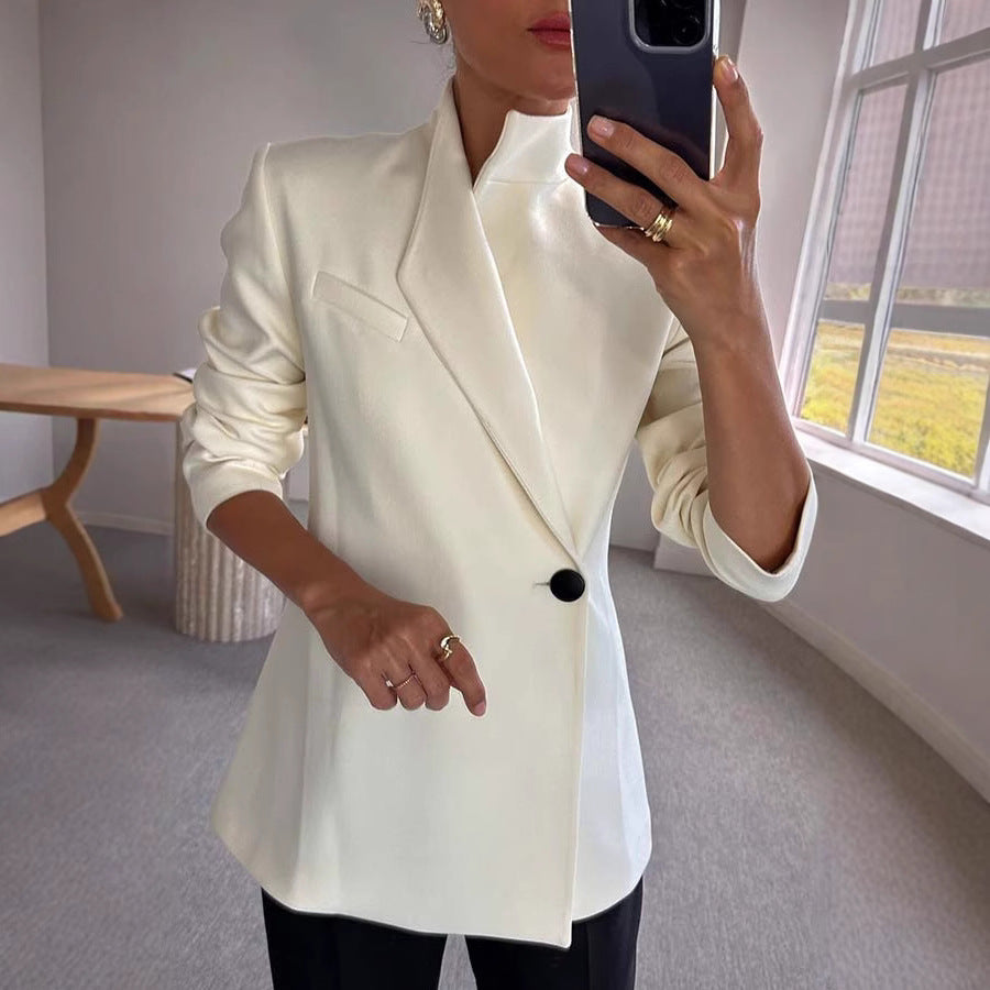 Dame Elegant Blazer med højhalset design og raffinerede detaljer Stiila