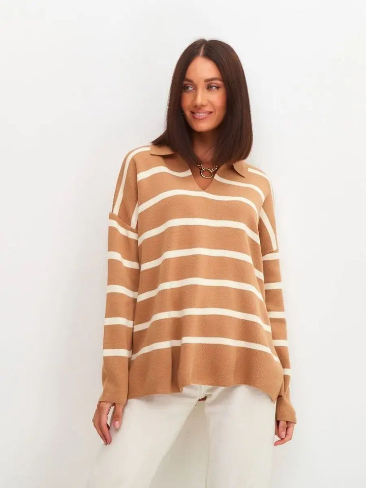 Dame afslappet strikpullover med klassisk polo krave og moderne stribemønster Stilla
