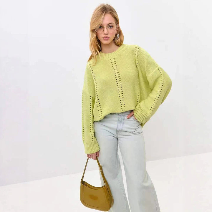 Dame strikket sweater med dekorativt blondermønster og voluminøse ærmer Stilla