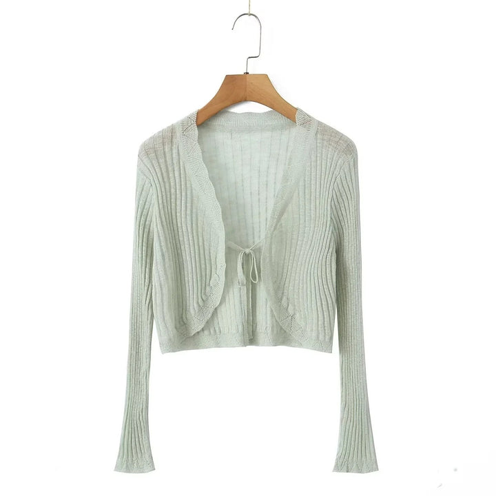 Dame cropped strikjakke med fint ribdesign og sarte spidsdetaljer Stilla
