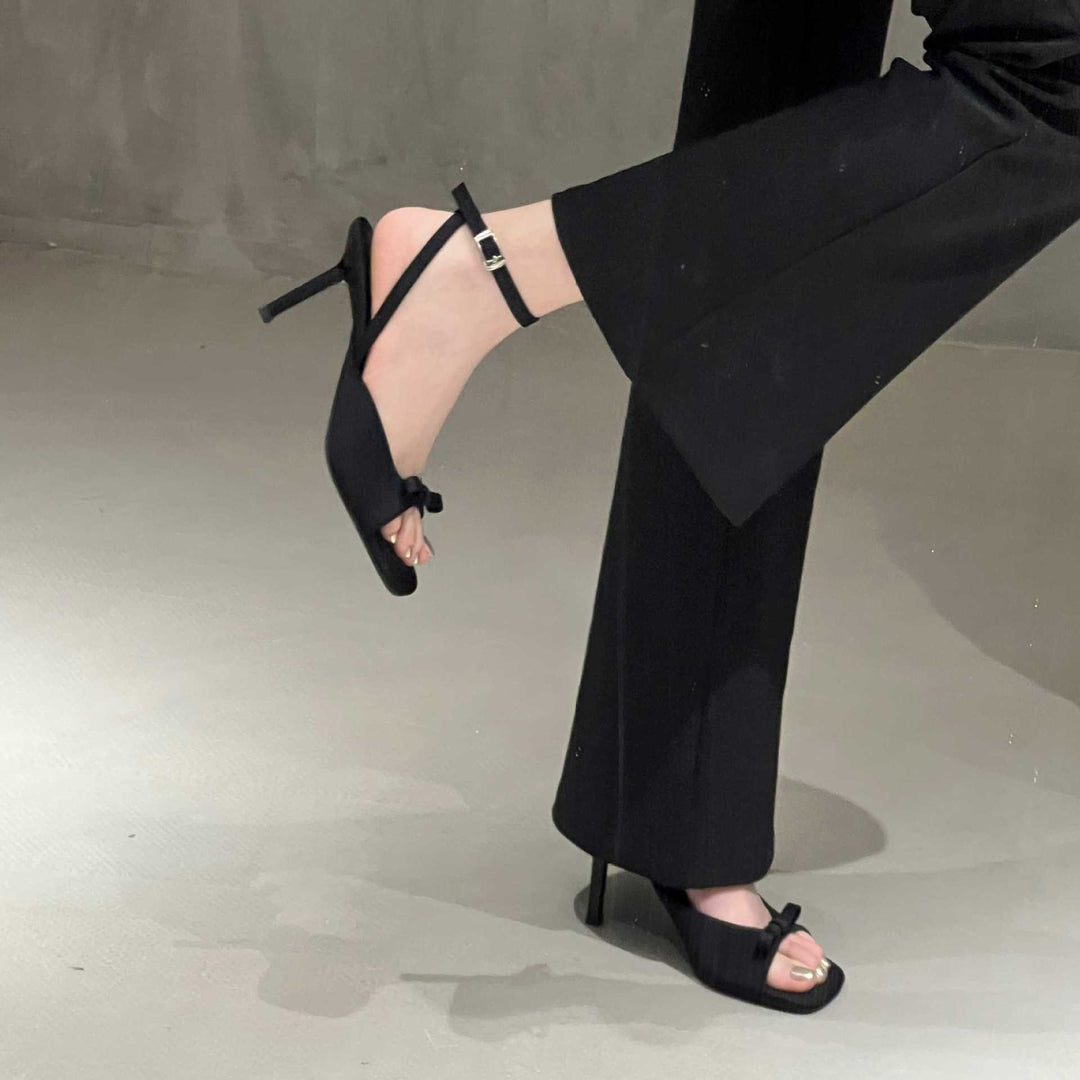 Dame Elegant Slingback Hæle med dekorativt Bånd-Detail og filigran Remdesign Stilla