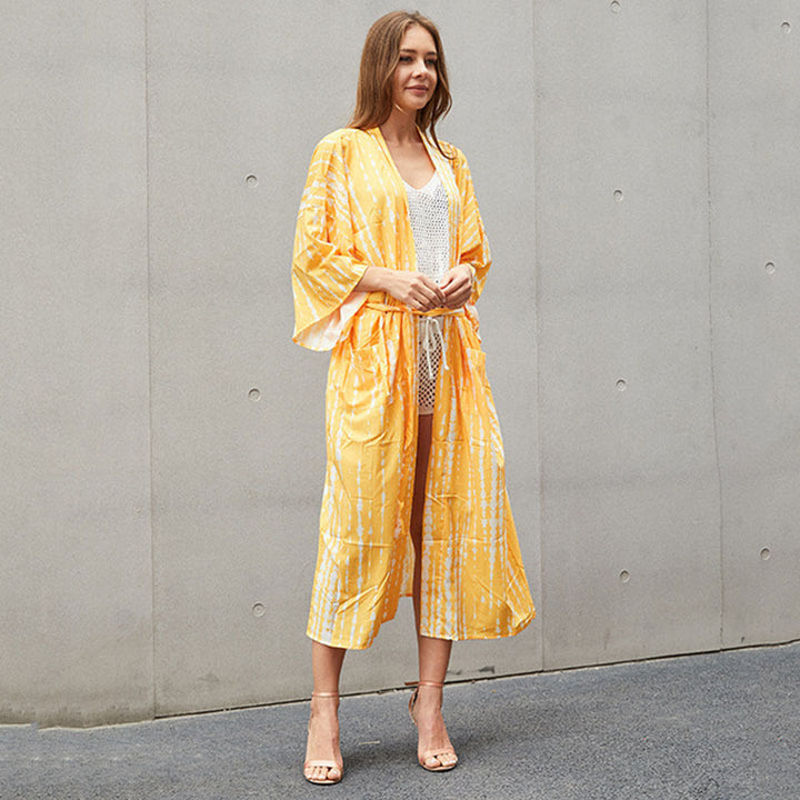 Dame sommerlet strandkimono med kunstnerisk batikdesign Stilla