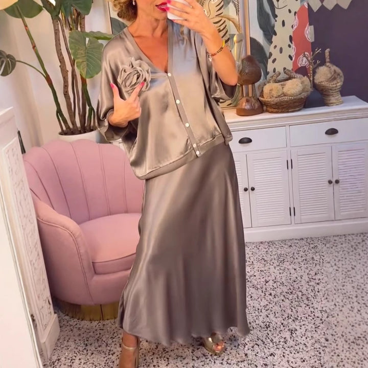 Dame elegant silke maxikjole med innovativ snit og delikate detaljer Stilla