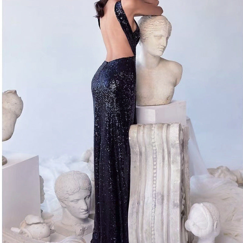 Dame glamorøs aftenkjole med dyb slids og funklende overdel Stilla