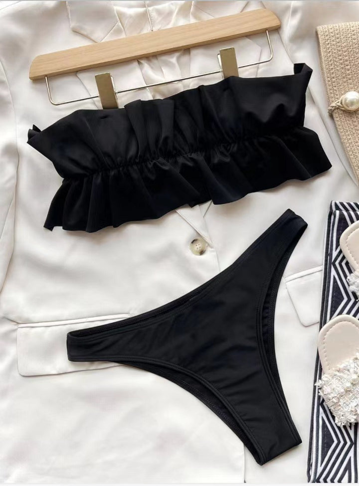 Dame Bandeau-bikini-sæt med elegant flæse-design og høj benudskæring Stilla