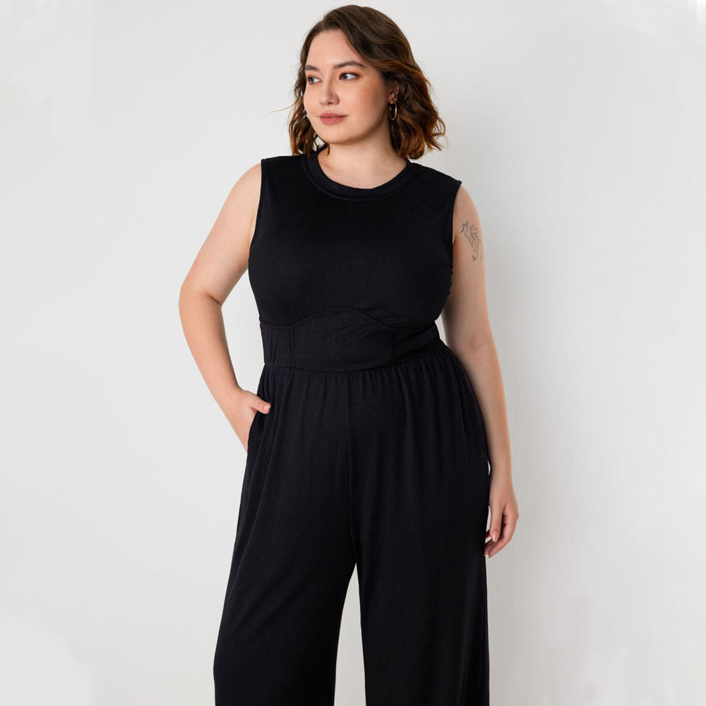 Dame jumpsuit med elegant off-shoulder design og praktiske sidelommer Skovae