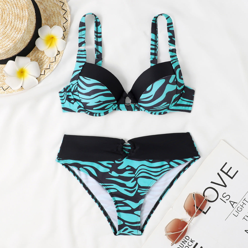 Femme Triangle Undertrykkelses-Bikini-Sæt med Nøgnehul Detalje Stilla