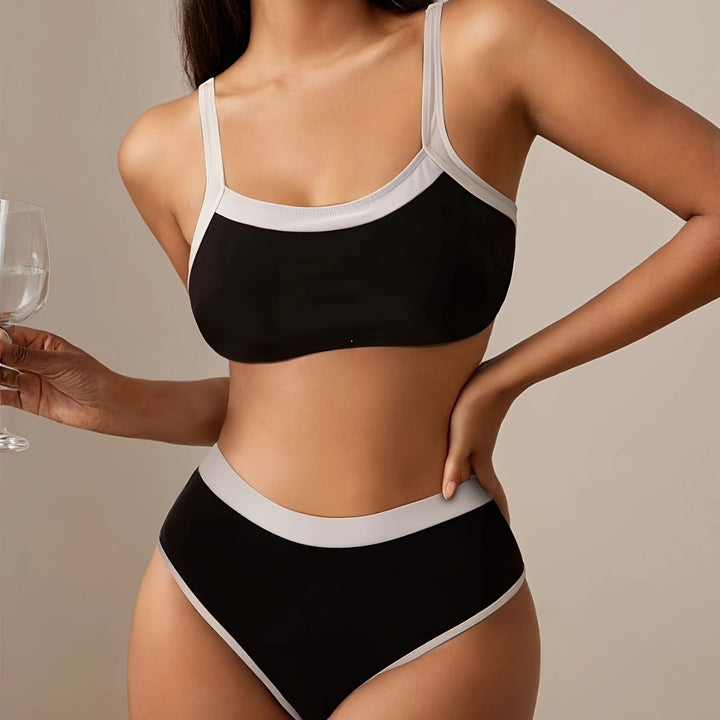 Dame højtaljet bikini-sæt med sporty design og justerbare stropper Stilla