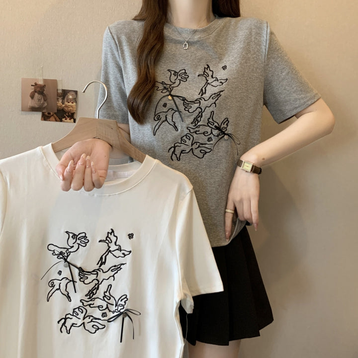 Femme Kunstnerisk Grafik T-shirt med Legesyg Design Stilla
