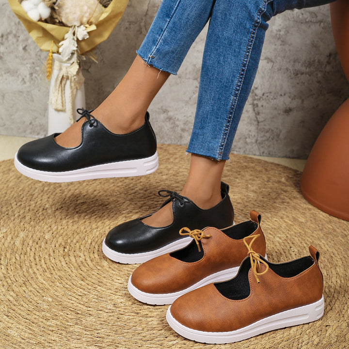 Dame Sneakers med cut-out-design og komfortabel platform Stilla
