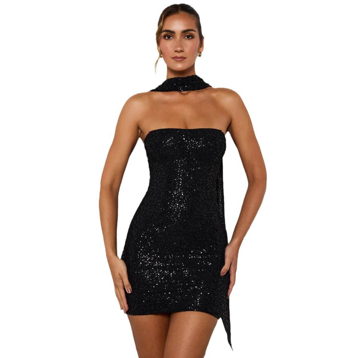 Dame glamour mini kjole med glitrende paletter og elegant dåbssmykke Skovae