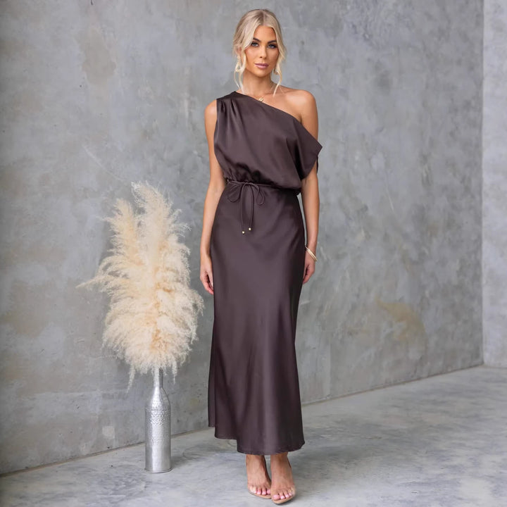 Ladies Maxi Kjole med Off-Shoulder Design og Elastisk Talje Skovae
