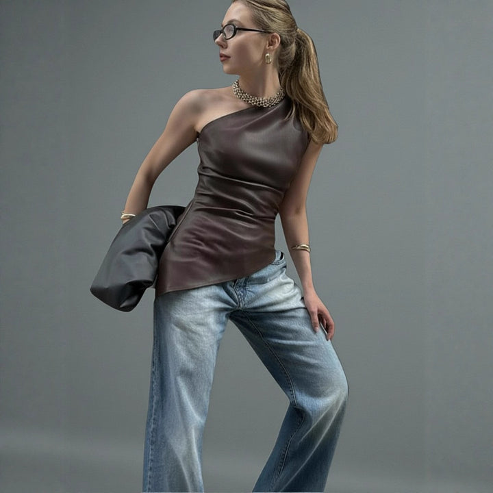 Dame asymmetrisk top med innovativt draperingsdesign Skovae