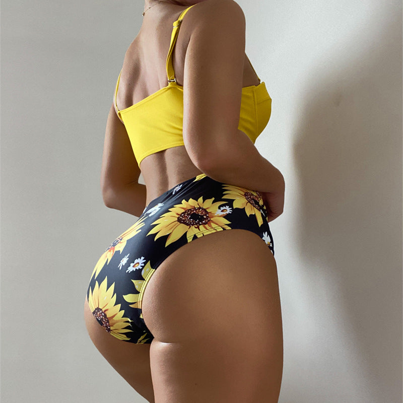 Dame Højtsnittet Bikini-Sæt med polstret top og blomsterdetaljer Stilla