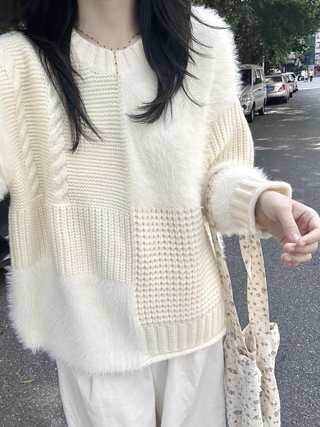 Kvinders chunky strikket sweater med varierende teksturer Stilla