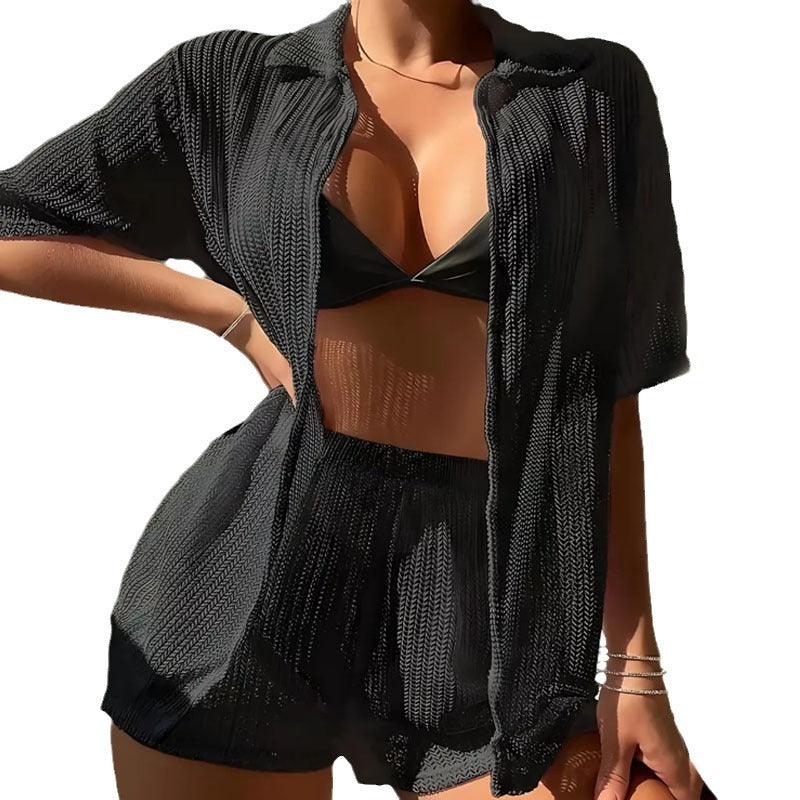 Dame luftig strand-outfit med åben jakke og shorts Stilla