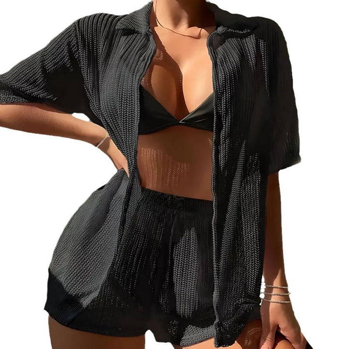 Dame luftig strand-outfit med åben jakke og shorts Stilla