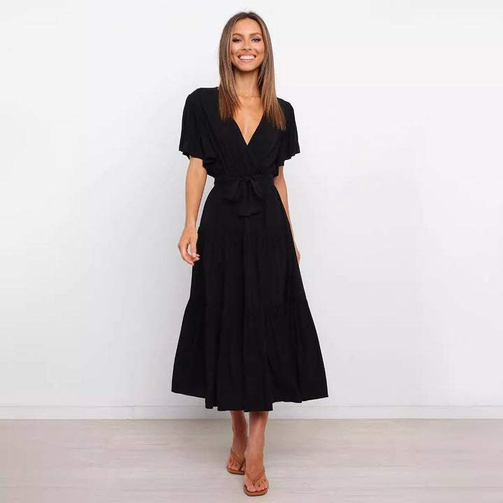 Dame maxikjole med indpakningslook og elegante flæseærmer Stilla