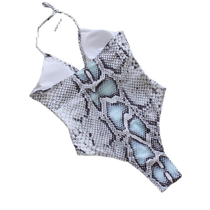 Dame one-piece badedragt med spændende slangeprint og moderne cut-outs Skovae