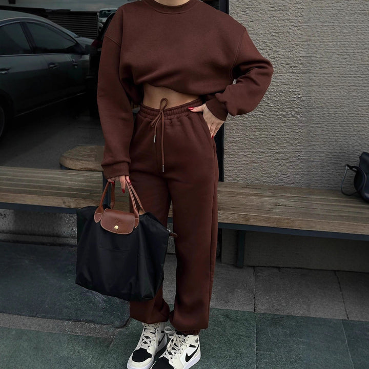 Kvinders stilfulde cropped sweat set Skovae