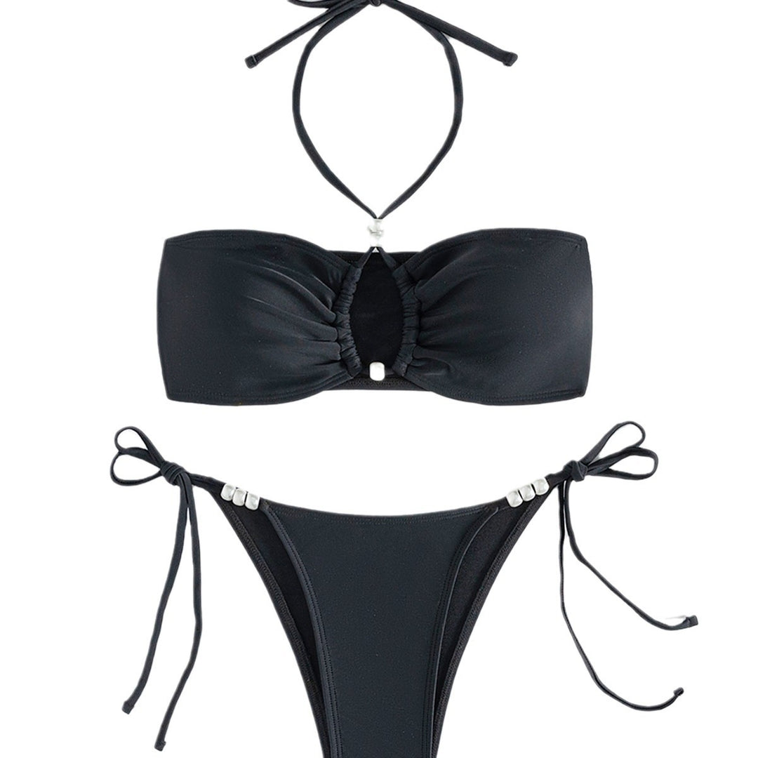 Dame Bandeau-Bikini med detaljeret cut-out og asymmetrisk design Stilla