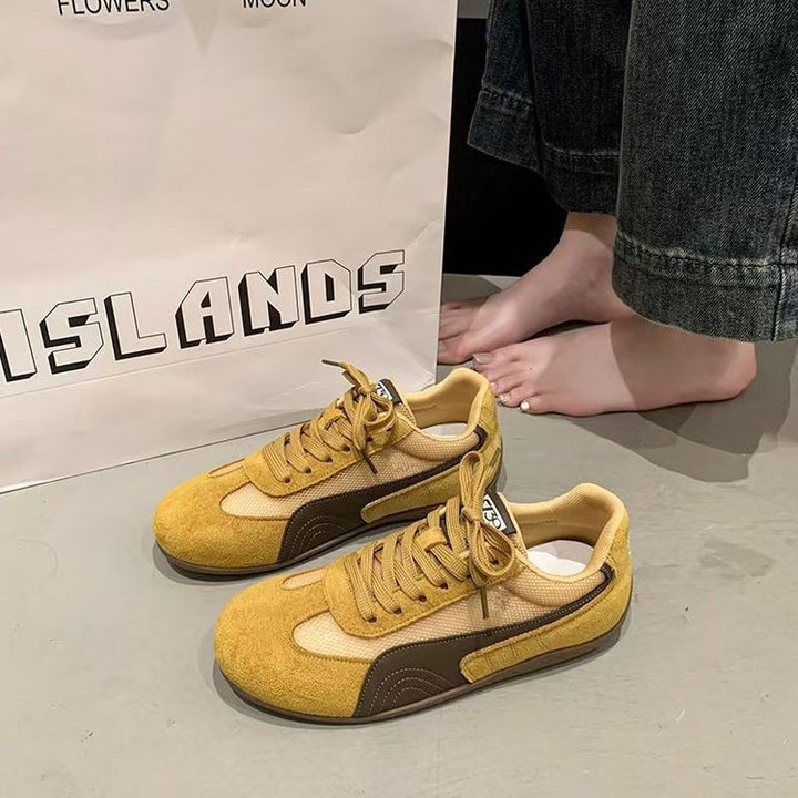 Dame sportiv sneaker i elegant design med åndbar overfladestruktur og fleksibelt sålprofil Stilla