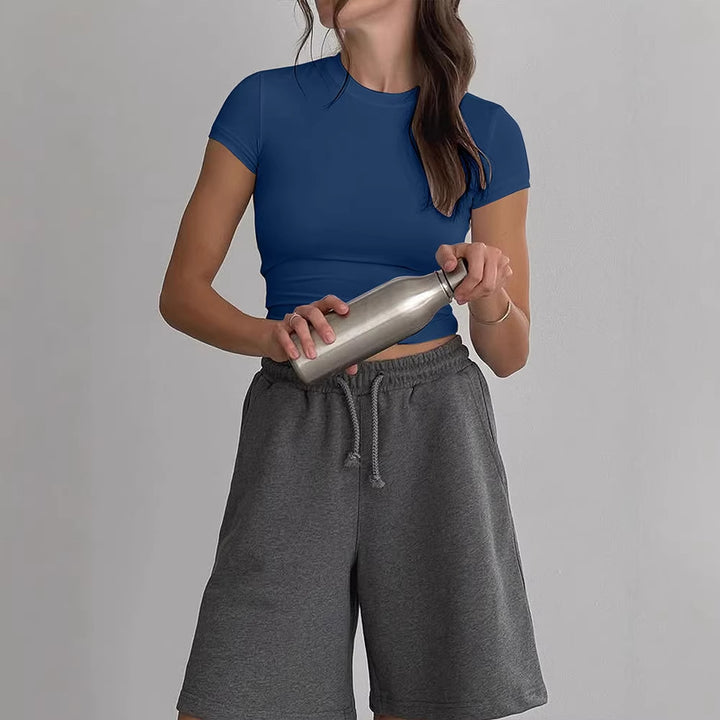 Dame afslappet cropped T-shirt i hudvenligt materiale med rund halsudskæring Skovae