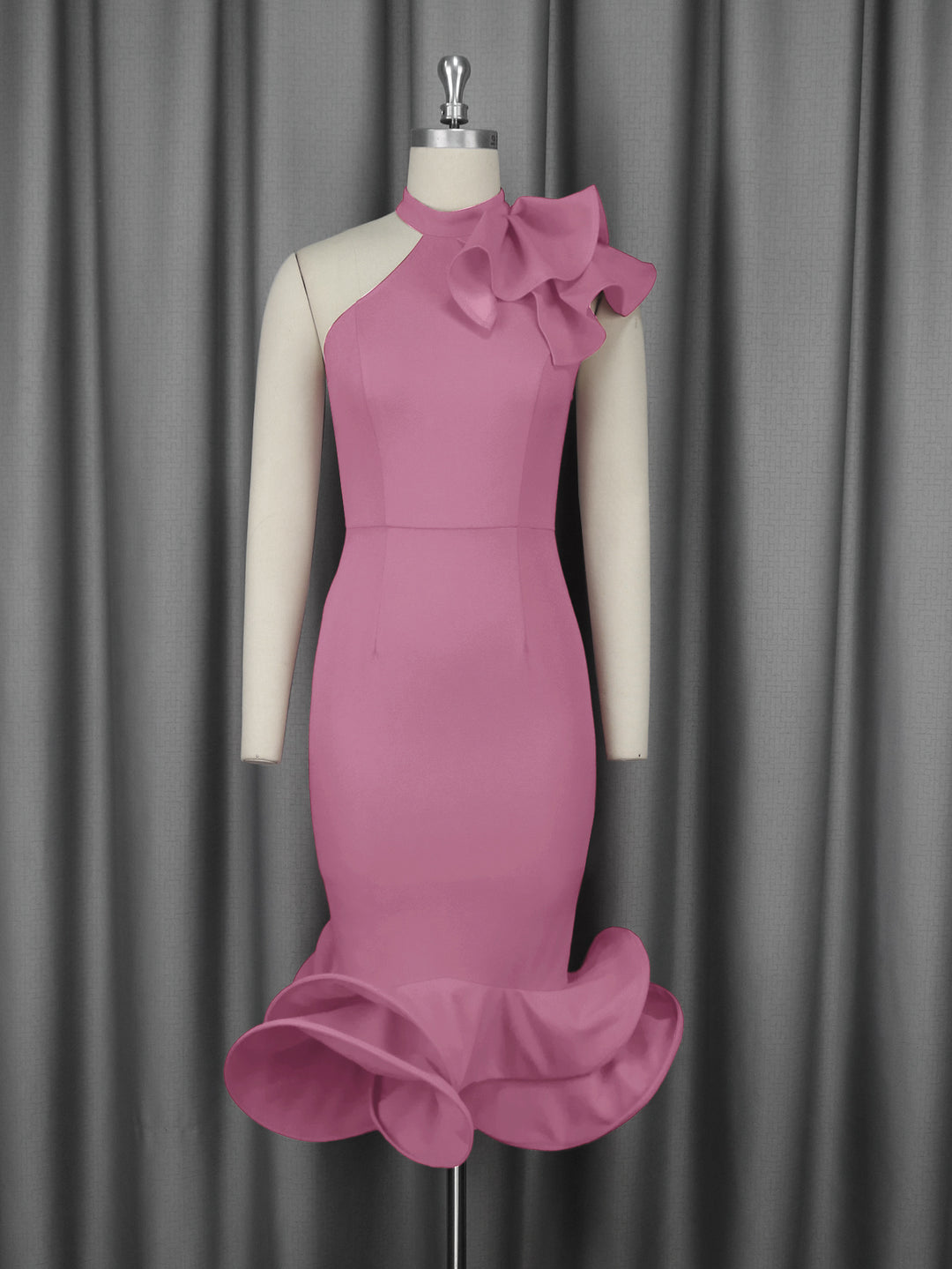 Damer Elegant aftenkjole med asymmetrisk design og voluminøs ruffles accent Skovae