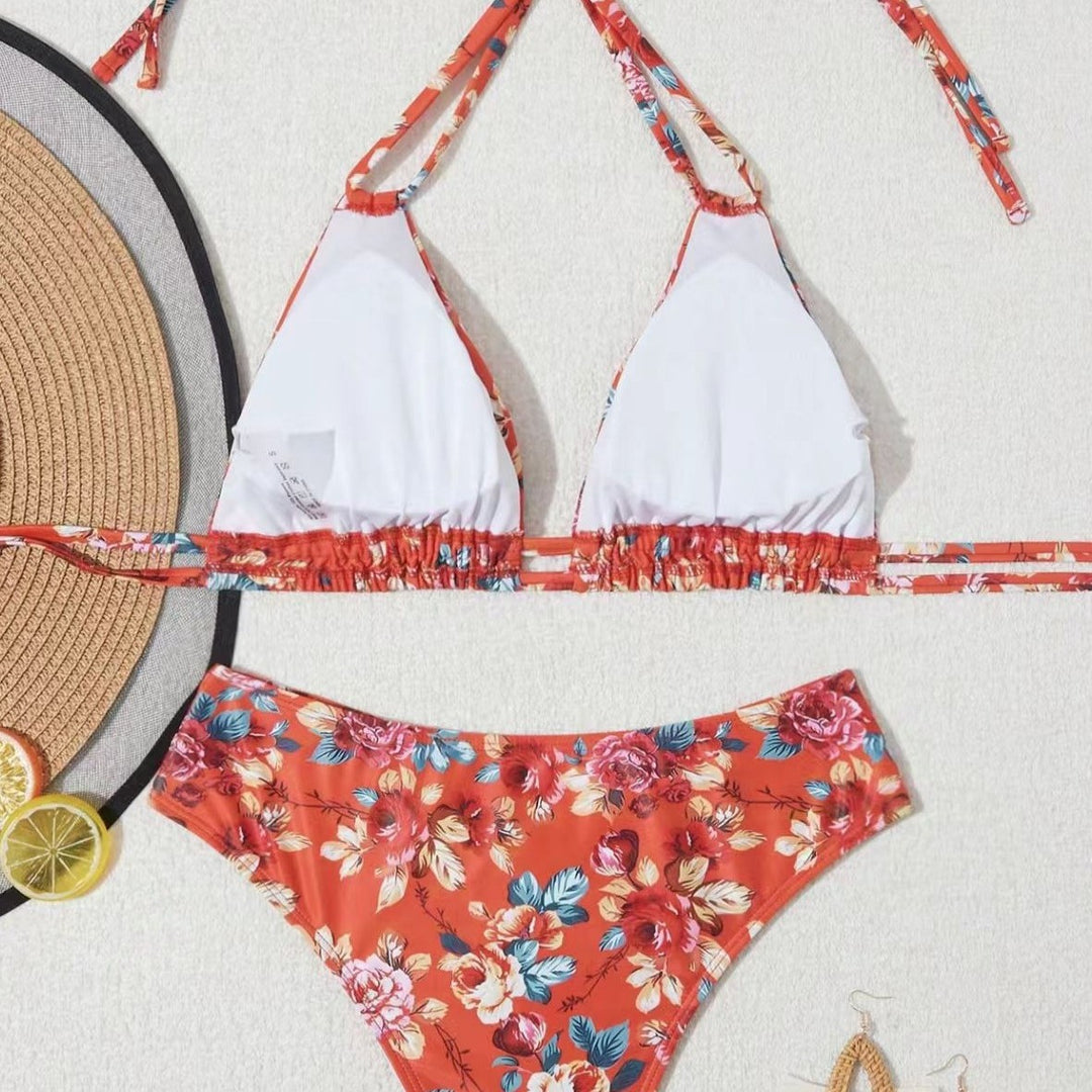 Dame triangel-bikini med legende blomsterdesign og justerbare stropper Stilla