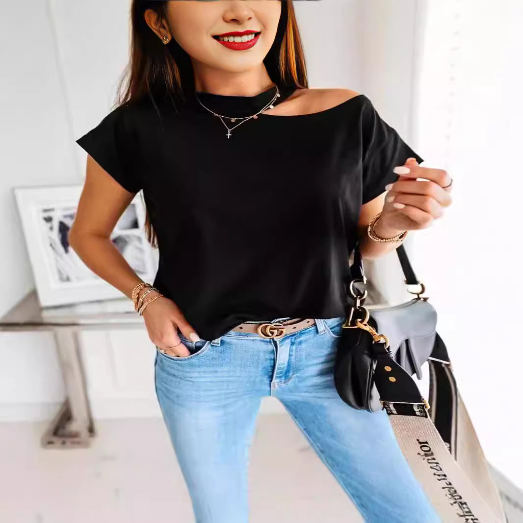 Dame Off-Shoulder T-shirt med moderne snit og komfortable ærmer Skovae