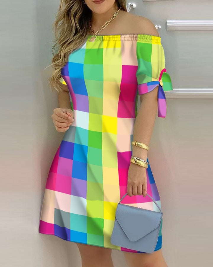 Dame Off-Shoulder Kjole med florale accenter og legende ærmer Stilla