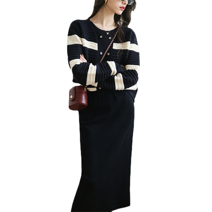 Dame cardigan med dekorative knapper og stribet design Stilla