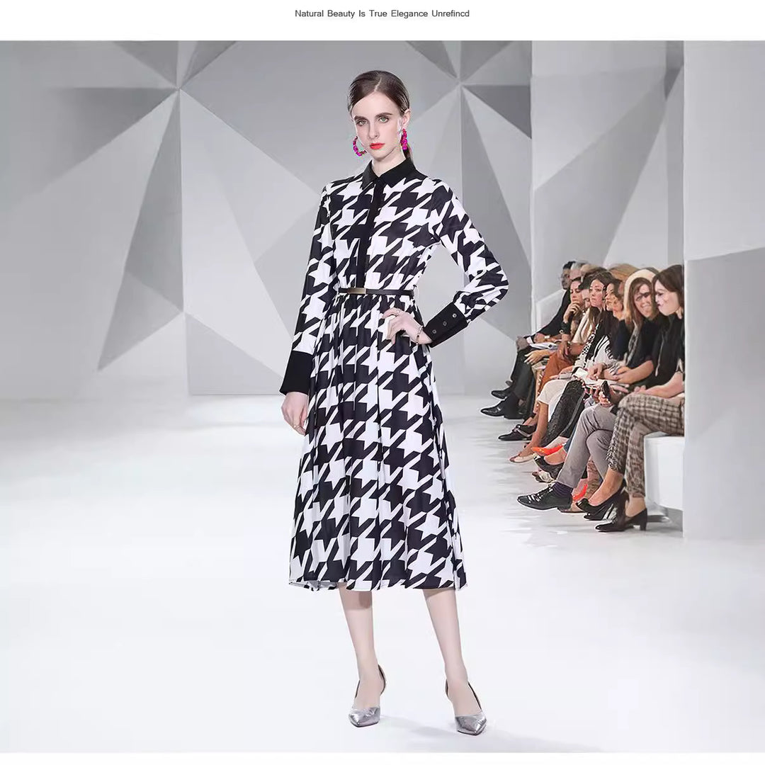 Dame knælange skjortekjole med moderne houndstooth-mønster og taljebælte Stilla