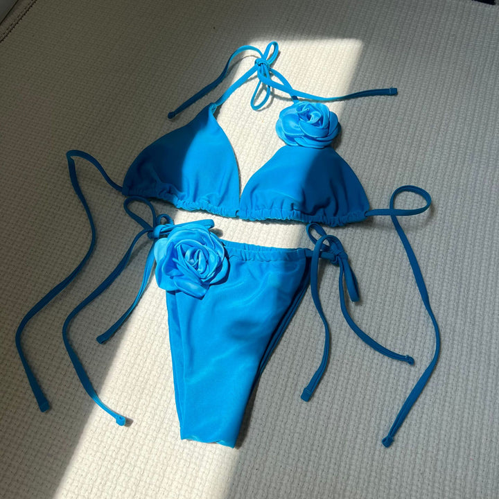 Damebikini med romantiske blomsterapplikationer Stilla