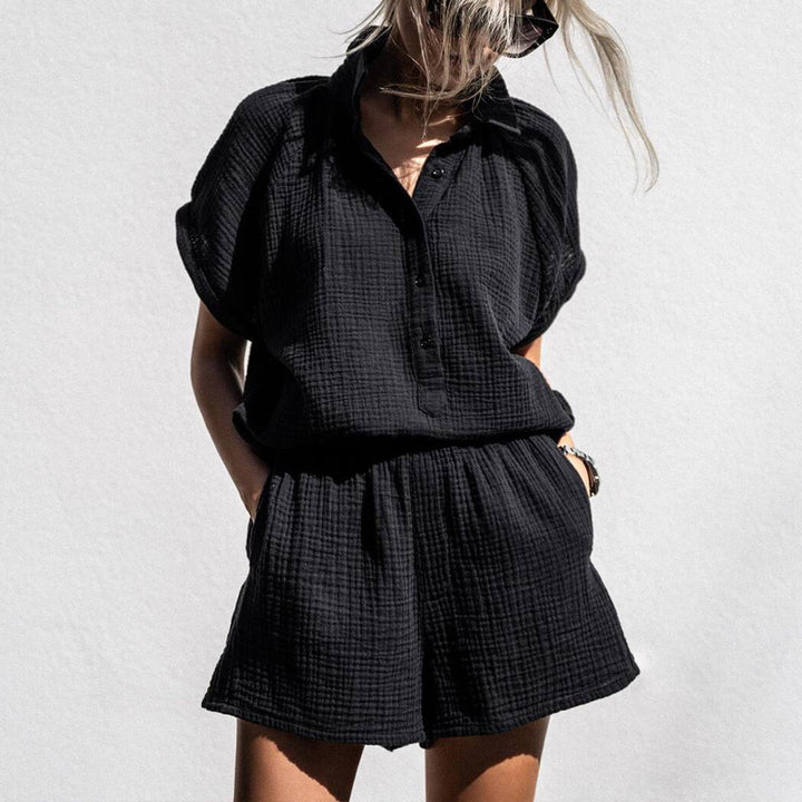 Dame fritids shorts sæt med oversized overdel og knapdetaljer Stilla