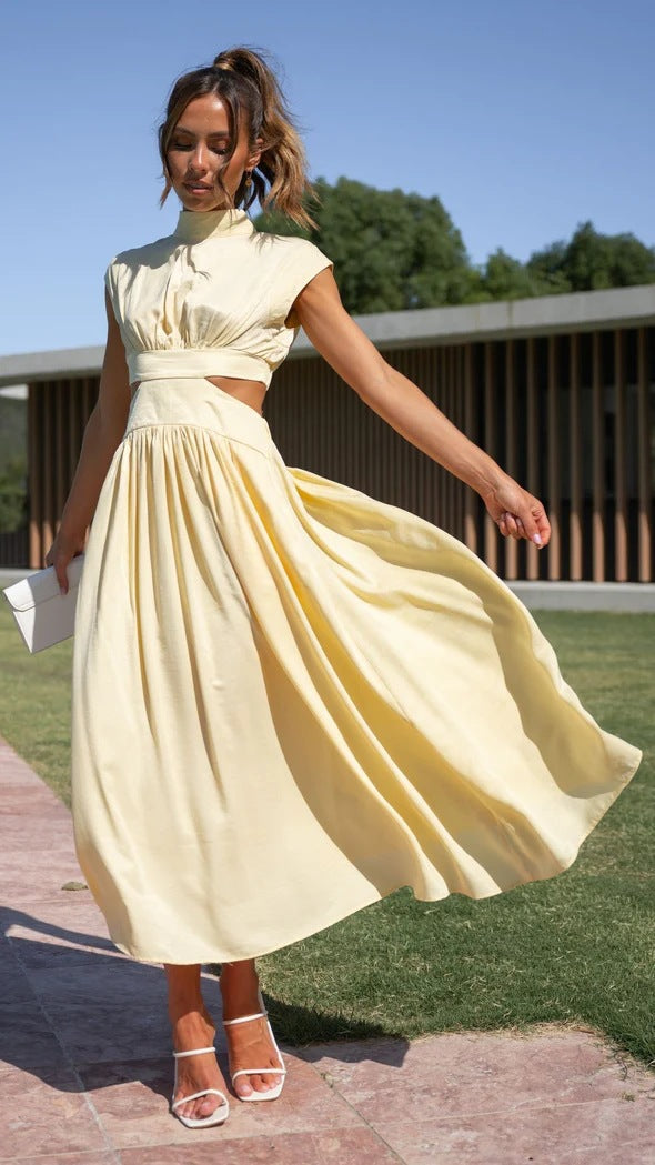 Dame maxikjole med elegant cut-out og plisserede detaljer Stilla