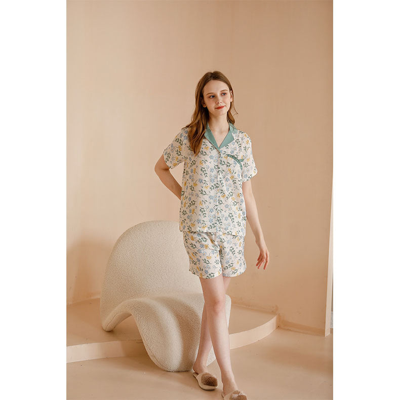 Dame kortærmet pyjamassæt med blomsterdesign og knap-til-krave Stilla
