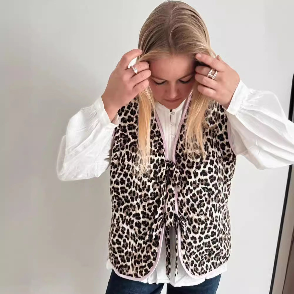 Dame Mode Fleecejakke i moderne Leo-design med lommer og rynkede ærmer Stilla