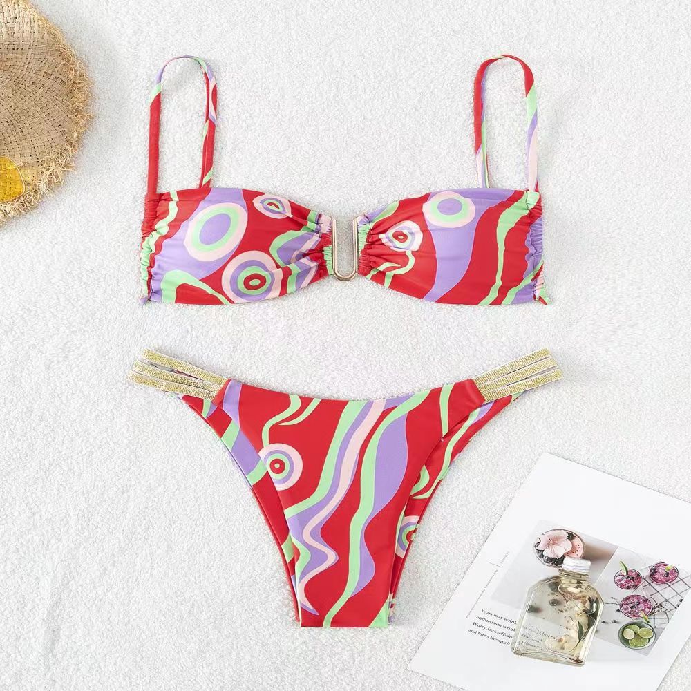 Dame triangel-bikini med elegant rynkeeffekt og moderigtige accenter Skovae
