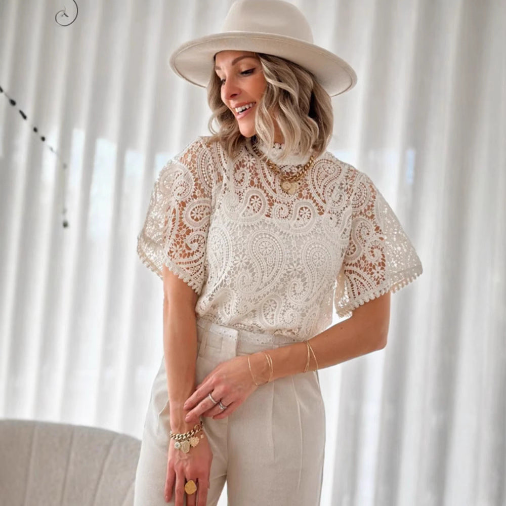 Dame spids top med blomsterlignende hul detaljer Stilla