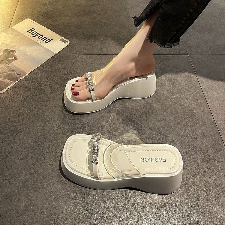 Dame Plateau-sandaler med gennemsigtig rem og fashionable accenter Stilla