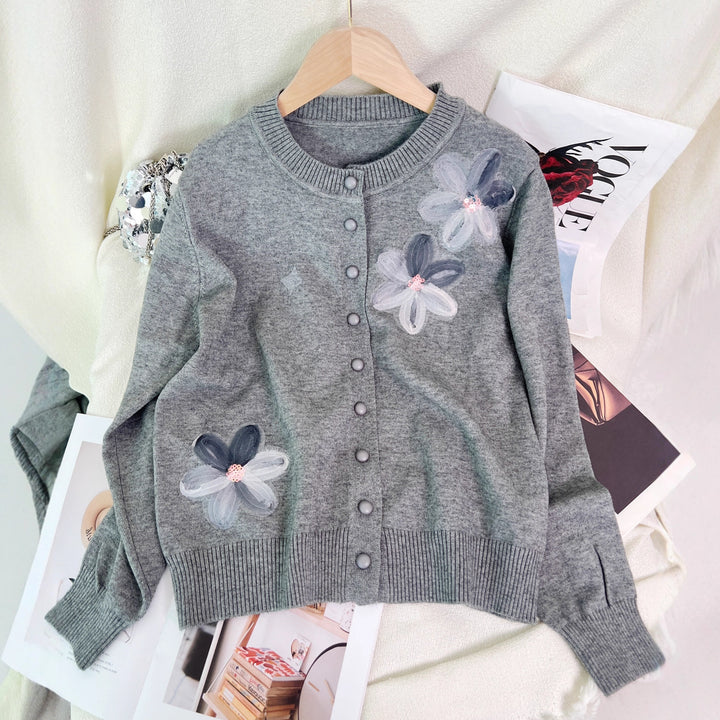 Dame cardigan med blomsterdesign og knaplukning Stilla