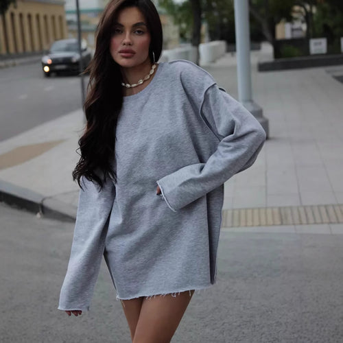Kvinders afslappede oversized pullover med trendy detaljer og frynset kant Skovae
