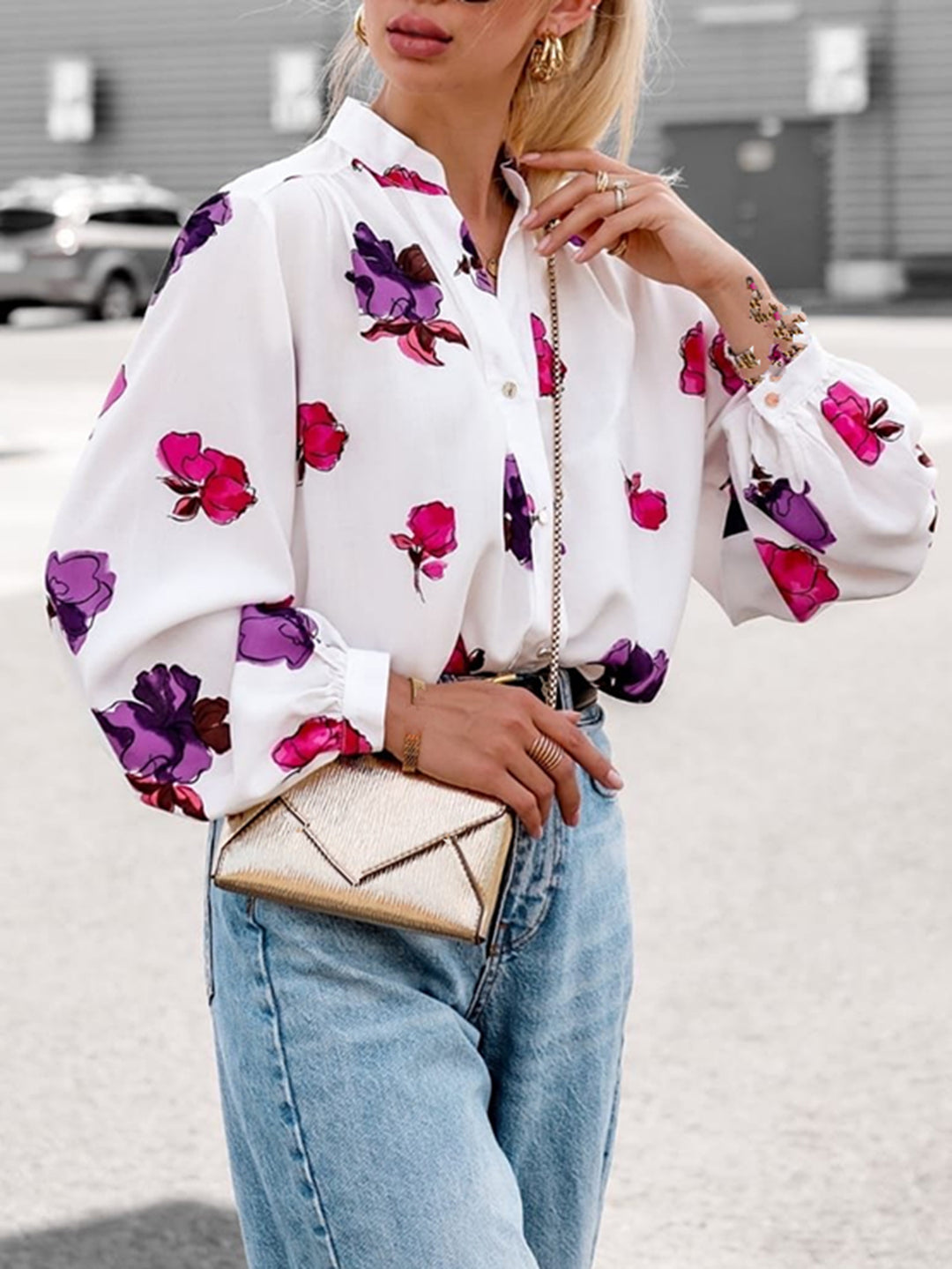 Damebluse med blomsterdesign og brede ærmer Stilla