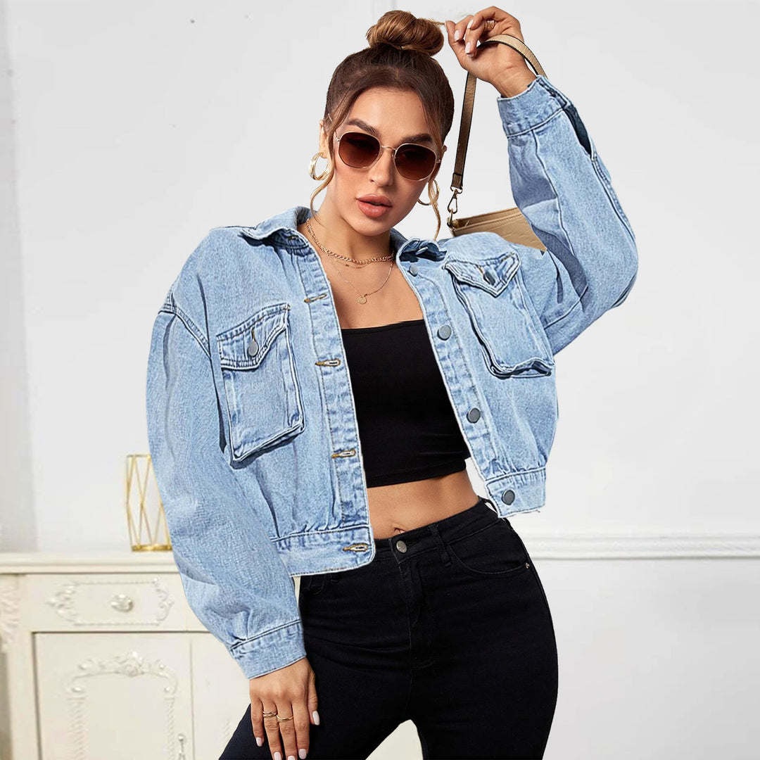 Damer afslappet cropped denimjakke med fashionable skulderdetaljer og praktiske lommer Stilla