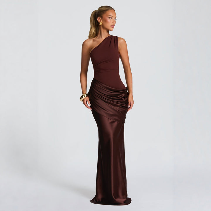 Dame Elegant aften kjole med off-shoulder-design og flydende kappe Skovae